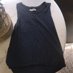 NAVY SLEEVELESS TANK